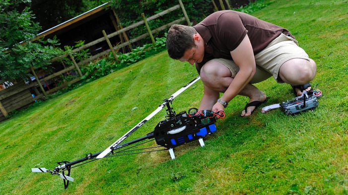 matt-setting-up-model-helicopter matt-setting-up-model-helicopter